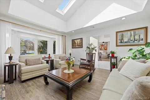 $874,900 | 44 Steven Place, Smithtown, NY 11787