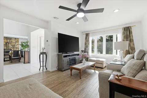 $874,900 | 44 Steven Place, Smithtown, NY 11787