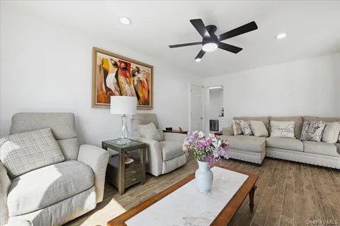 $874,900 | 44 Steven Place, Smithtown, NY 11787