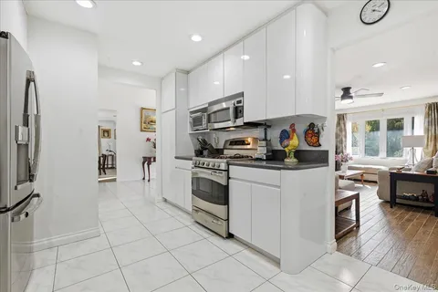 $874,900 | 44 Steven Place, Smithtown, NY 11787