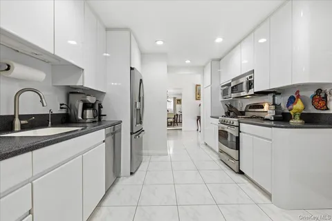 $874,900 | 44 Steven Place, Smithtown, NY 11787