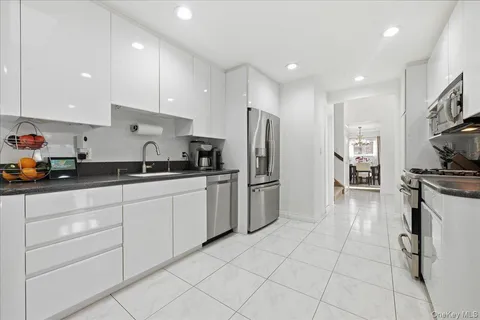 $874,900 | 44 Steven Place, Smithtown, NY 11787