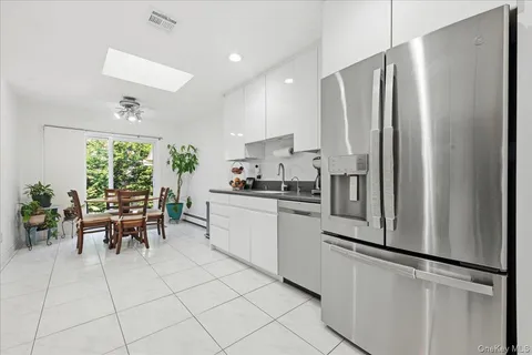 $874,900 | 44 Steven Place, Smithtown, NY 11787