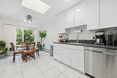 $874,900 | 44 Steven Place, Smithtown, NY 11787