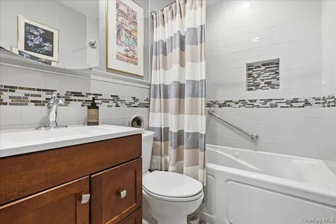 $874,900 | 44 Steven Place, Smithtown, NY 11787