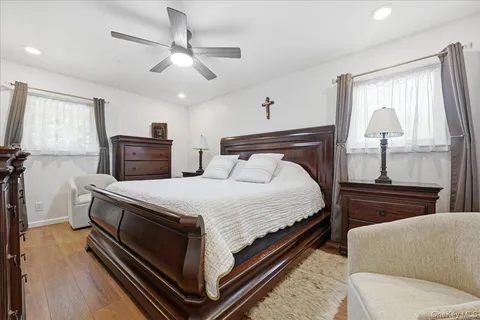 $874,900 | 44 Steven Place, Smithtown, NY 11787