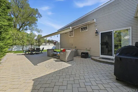$874,900 | 44 Steven Place, Smithtown, NY 11787