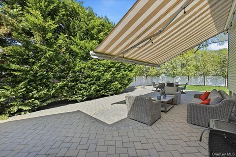 $874,900 | 44 Steven Place, Smithtown, NY 11787