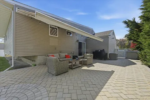 $874,900 | 44 Steven Place, Smithtown, NY 11787