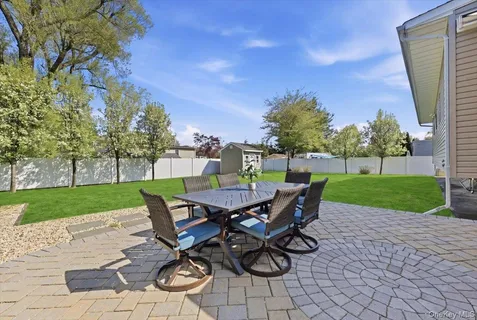 $874,900 | 44 Steven Place, Smithtown, NY 11787