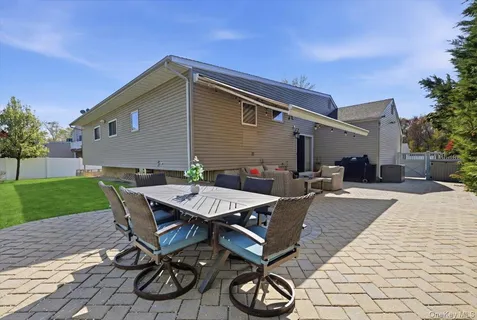 $874,900 | 44 Steven Place, Smithtown, NY 11787