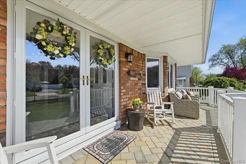 $874,900 | 44 Steven Place, Smithtown, NY 11787