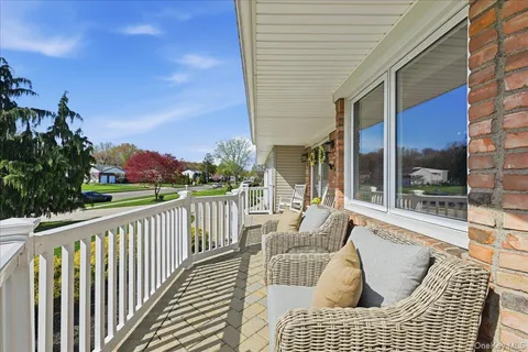 $874,900 | 44 Steven Place, Smithtown, NY 11787