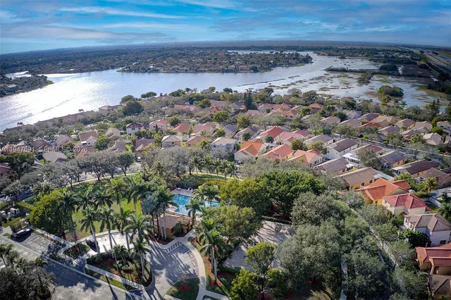 $3,950 | 1261 Presidio Drive, Unit 542, Weston, FL 33327