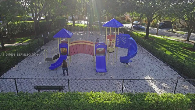 $3,950 | 1261 Presidio Drive, Unit 542, Weston, FL 33327