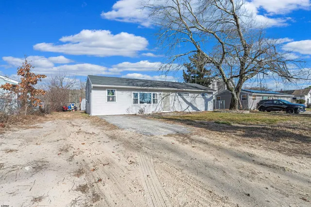 a view of house with a yard