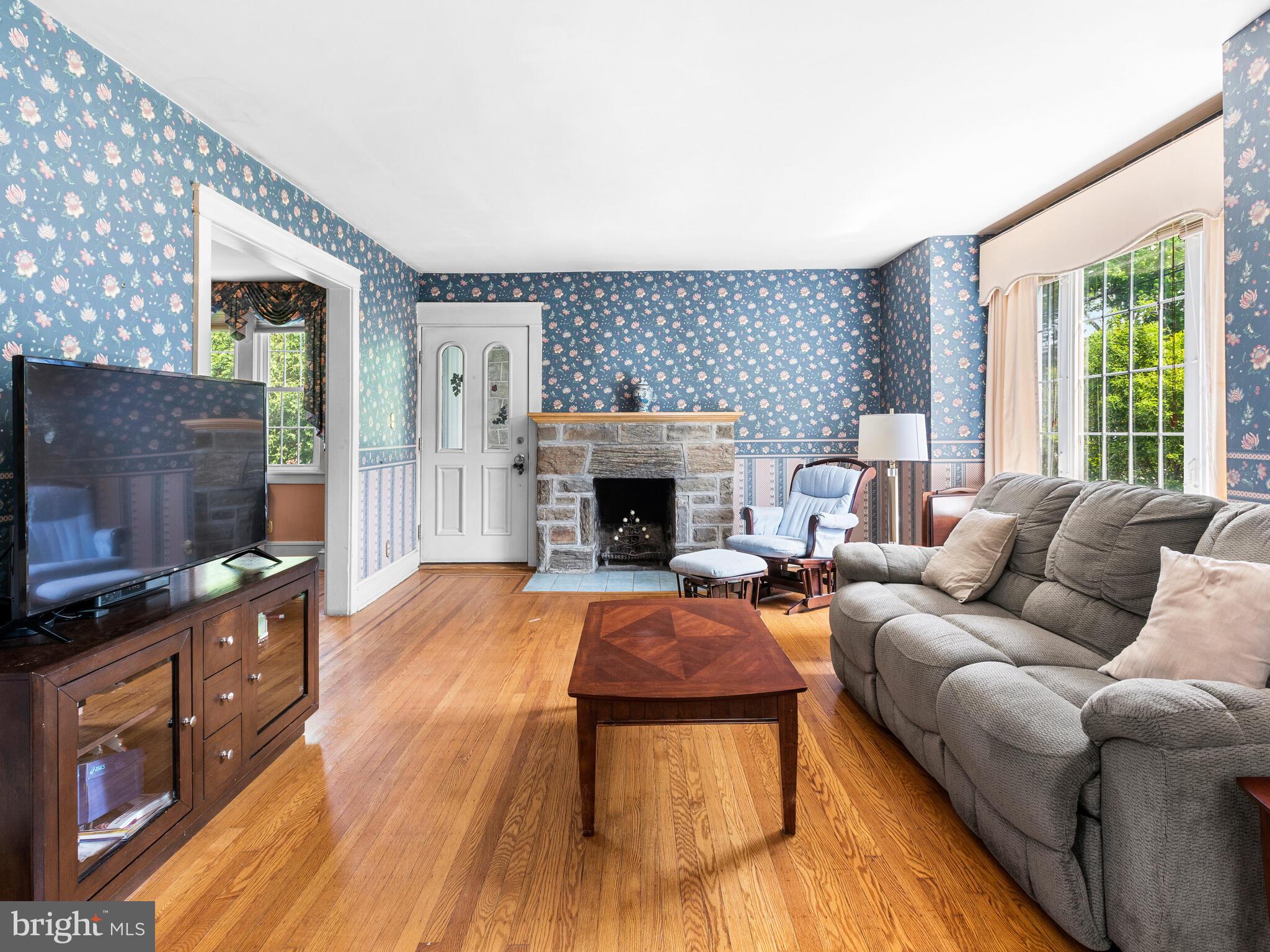 142 South Eagle Road Havertown, PA 19083 - Photo 2 of 29