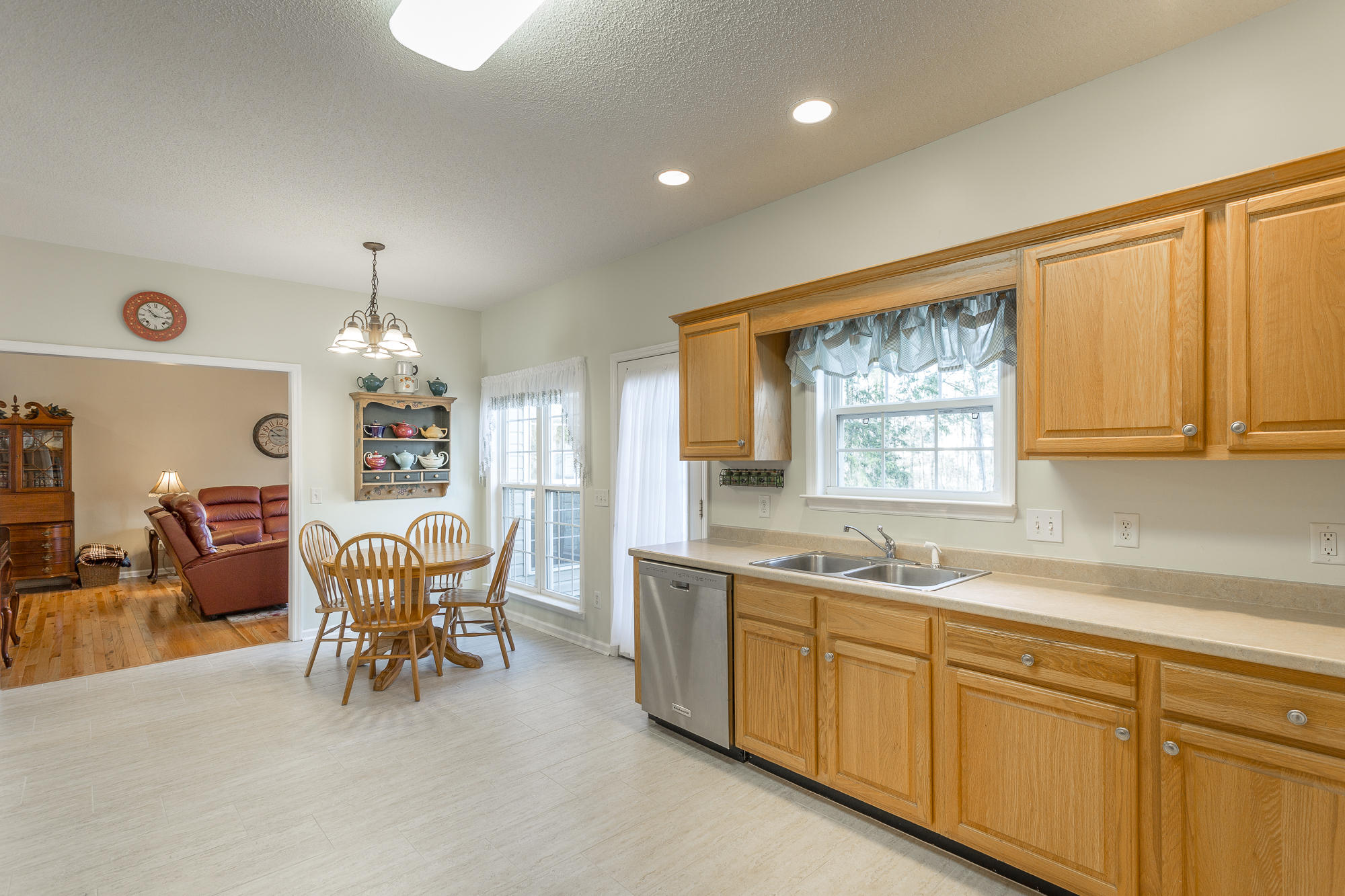 8557 Pershing Road Chattanooga, TN 37421 - Photo 14 of 47 New tile in kitchen