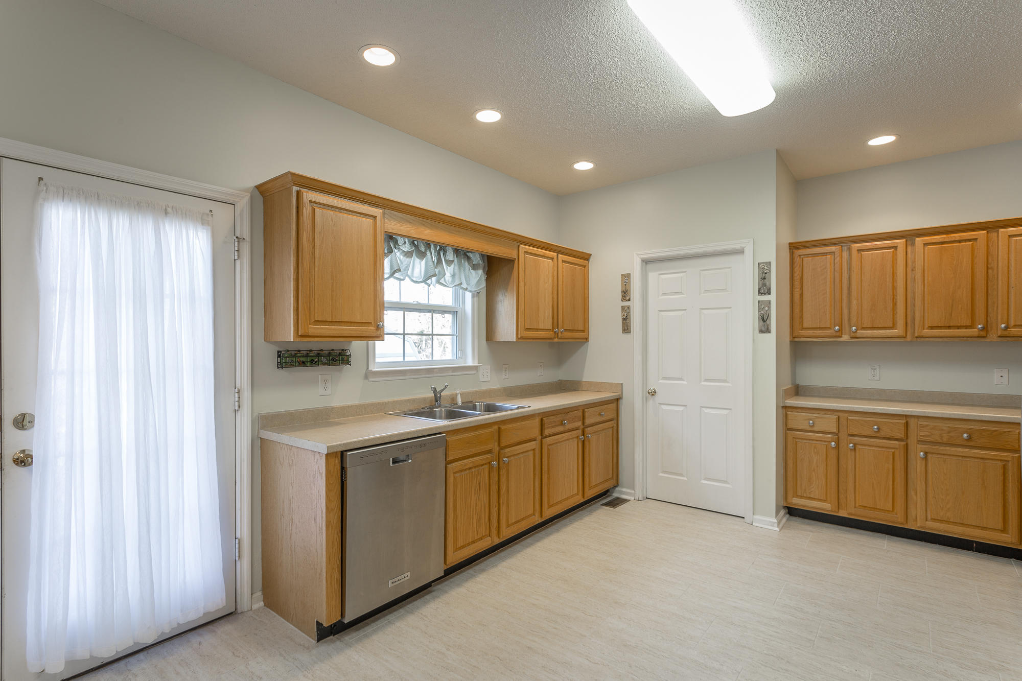 8557 Pershing Road Chattanooga, TN 37421 - Photo 17 of 47 Laundry Room off kitchen