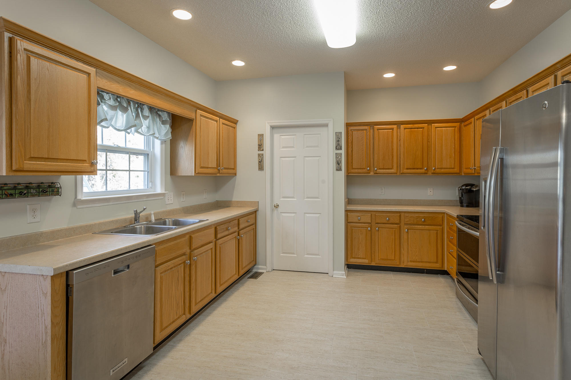 8557 Pershing Road Chattanooga, TN 37421 - Photo 20 of 47 Plenty of Counter Space