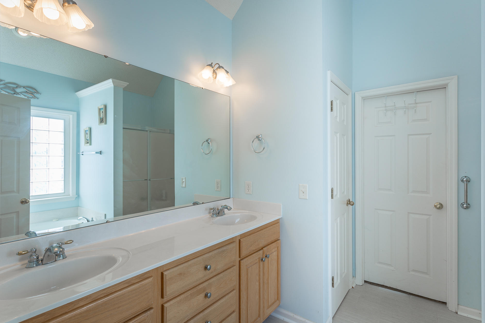 8557 Pershing Road Chattanooga, TN 37421 - Photo 28 of 47 Double Vanity