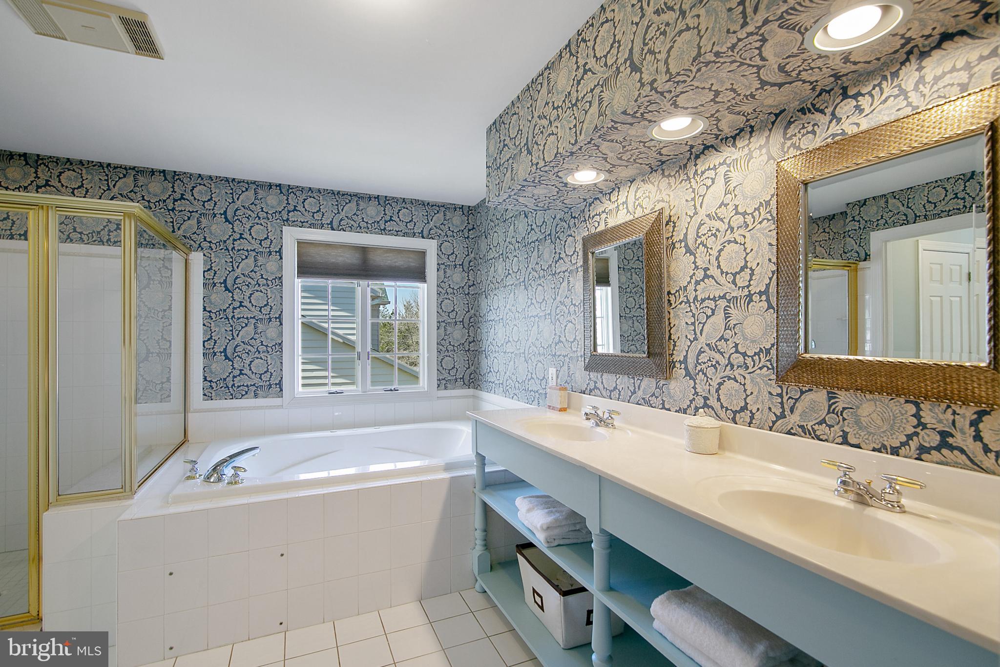 6400 Empty Song Road Columbia, MD 21044 - Photo 21 of 42 En suite master bath w/soaking tub w/jets