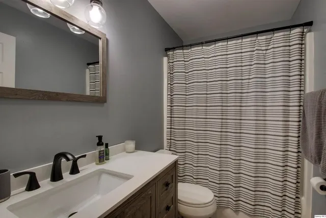 $229,900 | 3012 Bluff Ridge Drive, Quincy, IL 62305