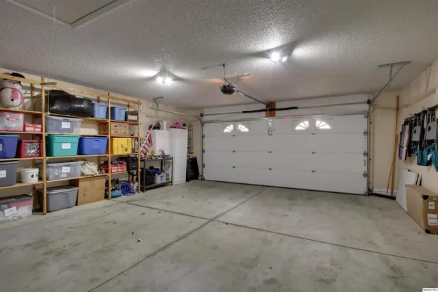 $229,900 | 3012 Bluff Ridge Drive, Quincy, IL 62305