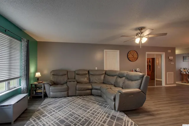 $229,900 | 3012 Bluff Ridge Drive, Quincy, IL 62305