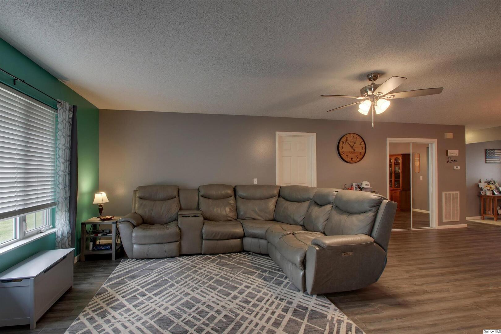 3012 Bluff Ridge Drive Quincy, IL 62305 - Photo 4 of 24