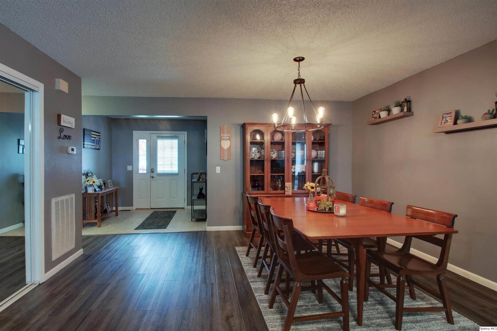 3012 Bluff Ridge Drive Quincy, IL 62305 - Photo 5 of 24