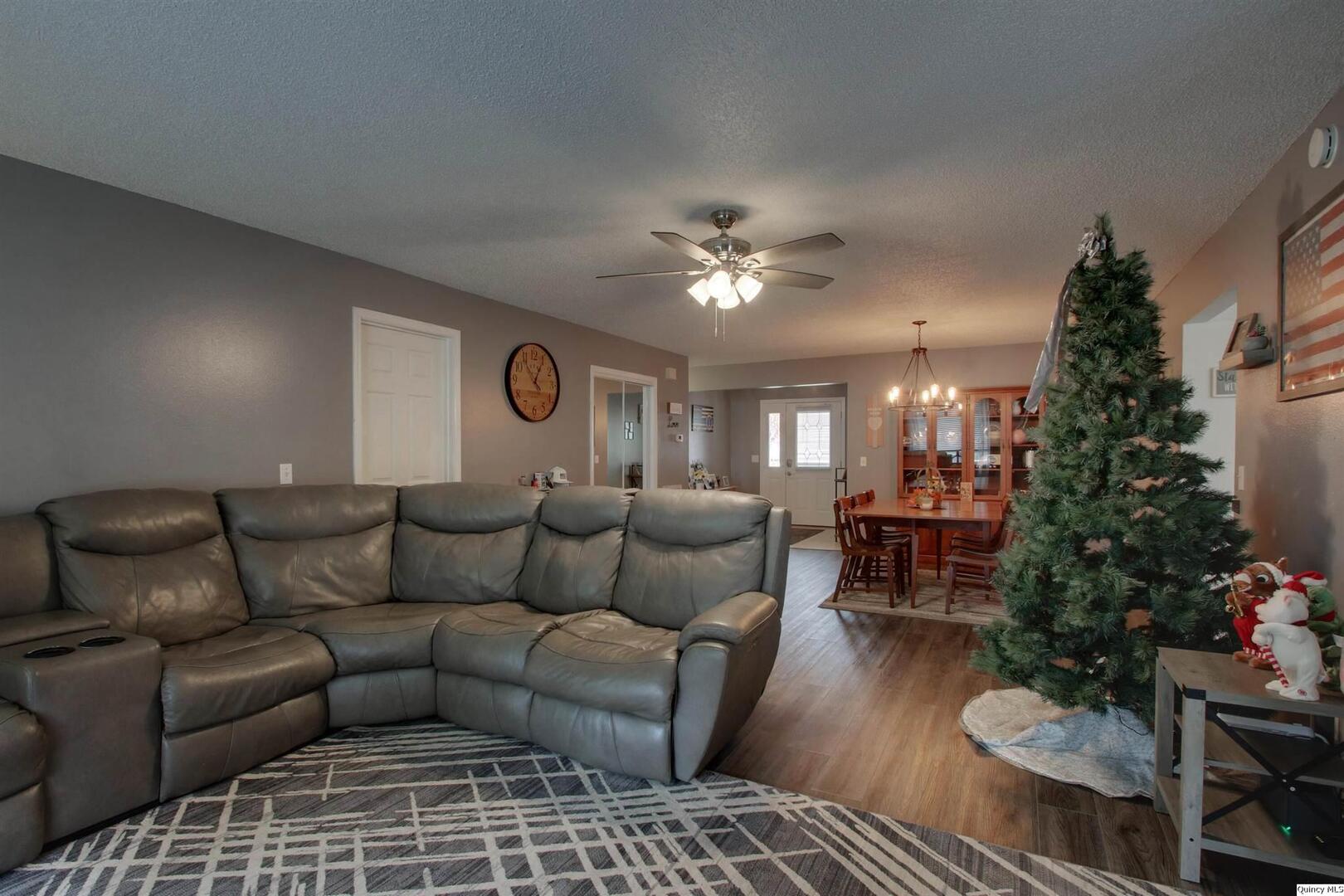 3012 Bluff Ridge Drive Quincy, IL 62305 - Photo 8 of 24