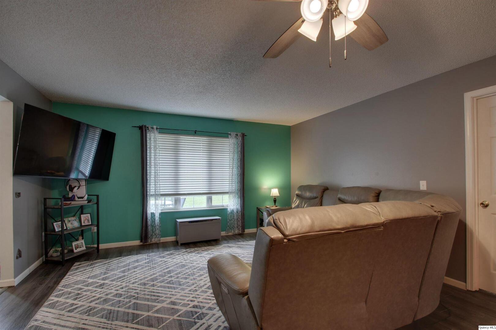 3012 Bluff Ridge Drive Quincy, IL 62305 - Photo 9 of 24