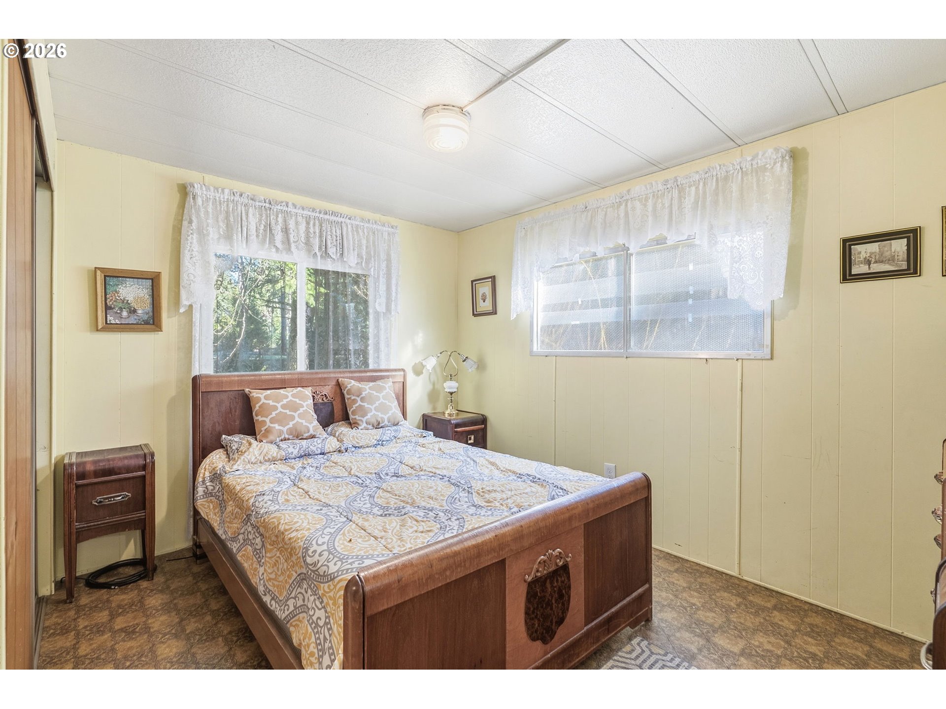 282 Panda Road Washougal, WA 98671 - Photo 13 of 18 a living room with a bed and a table