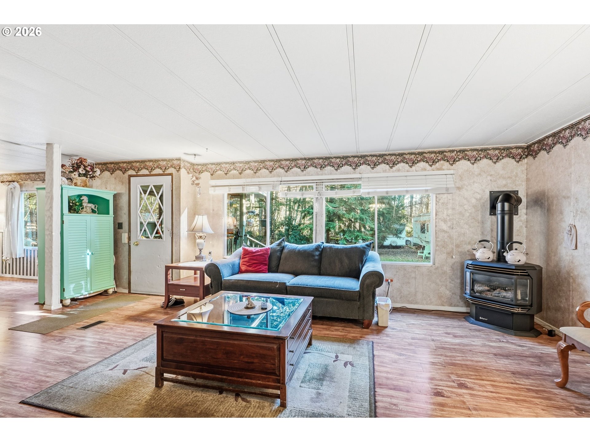 282 Panda Road Washougal, WA 98671 - Photo 2 of 18 a living room with furniture and a flat screen tv