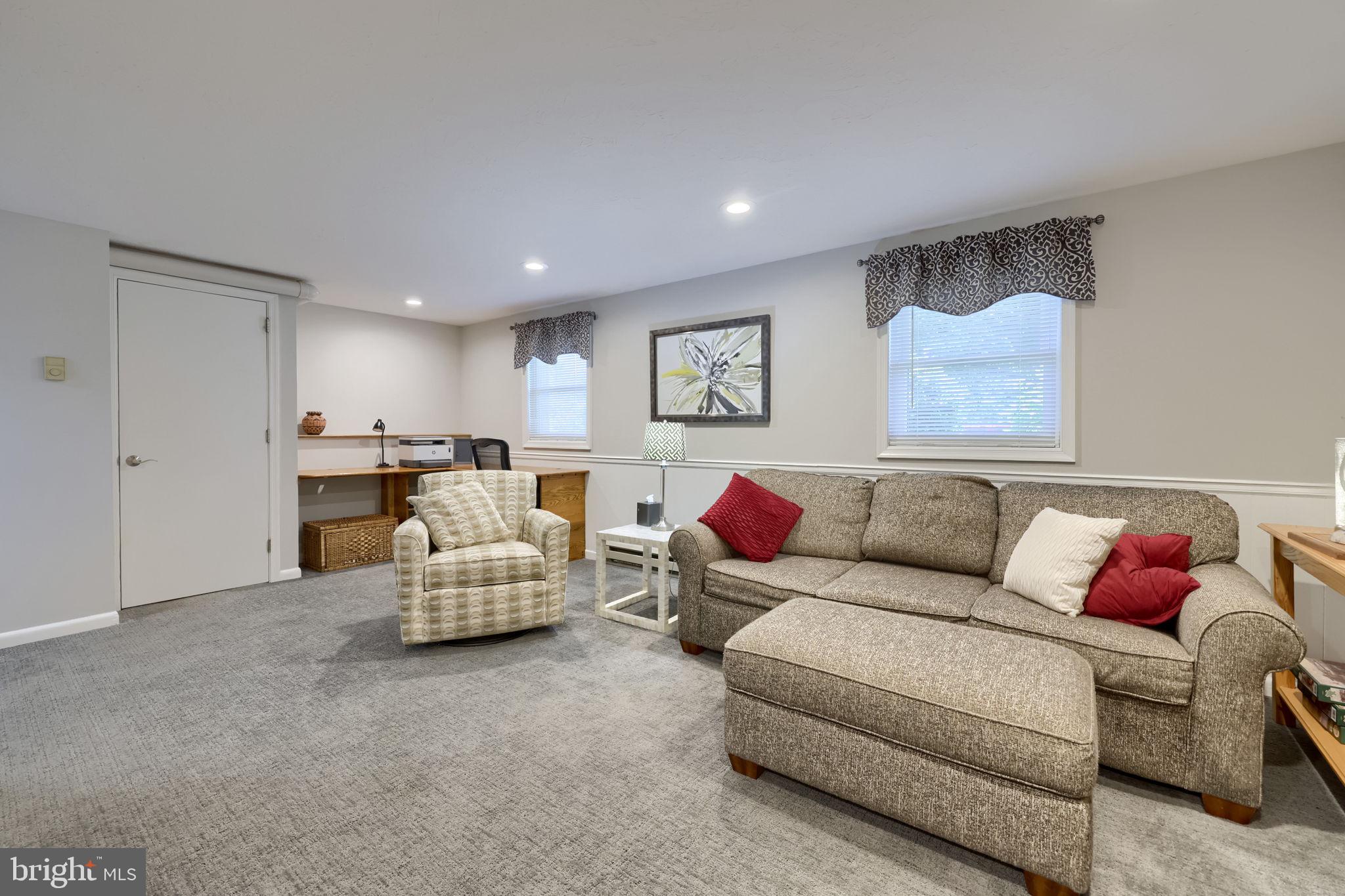 91 Buchland Road Ephrata, PA 17522 - Photo 23 of 59 Cozy and inviting living space.