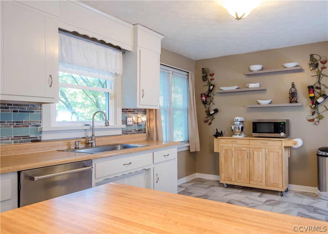7315 Drexelbrook Road Chesterfield, VA 23832 - Photo 11 of 25 a kitchen with stainless steel appliances a sink cabinets and wooden floor