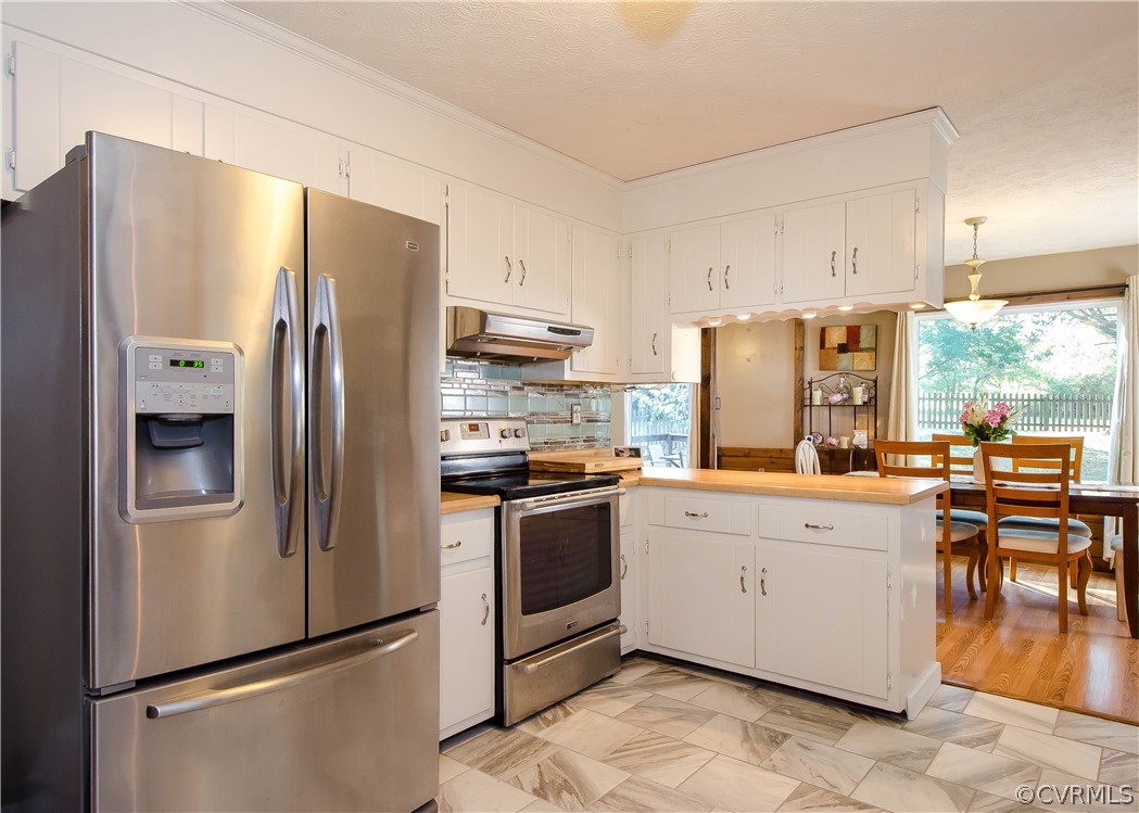 7315 Drexelbrook Road Chesterfield, VA 23832 - Photo 9 of 25 a kitchen with stainless steel appliances a refrigerator a stove a sink a dining table and chairs