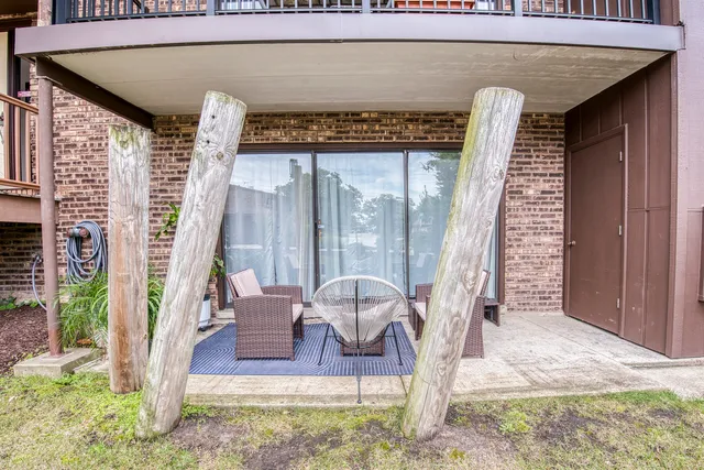 $220,000 | 47 West Pier Drive, Unit 102, Westmont, IL 60559