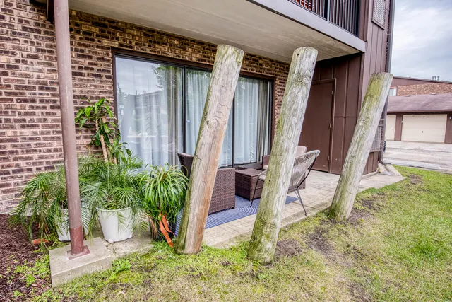 $220,000 | 47 West Pier Drive, Unit 102, Westmont, IL 60559