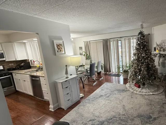 $220,000 | 47 West Pier Drive, Unit 102, Westmont, IL 60559