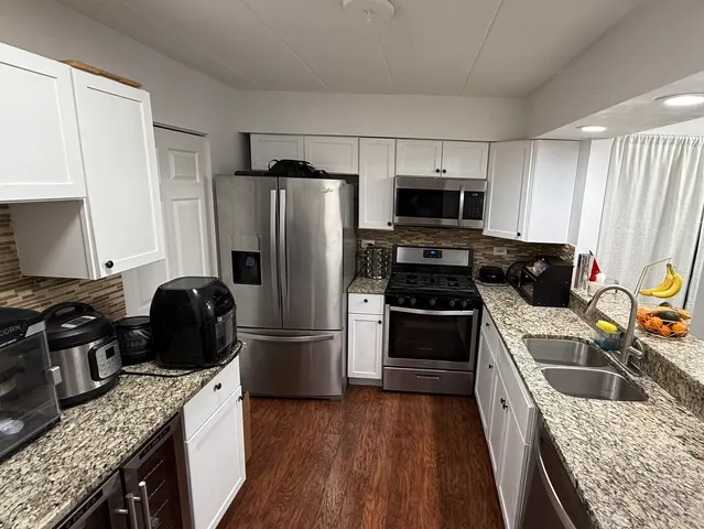 $220,000 | 47 West Pier Drive, Unit 102, Westmont, IL 60559