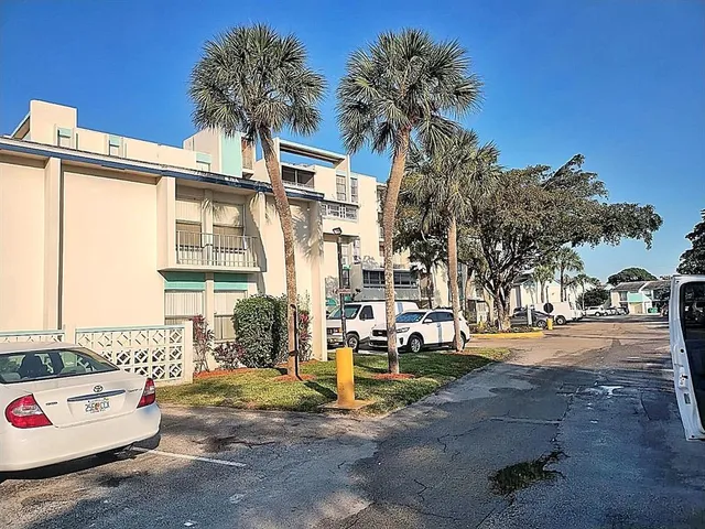 $1,395 | 2017 Northwest 46th Avenue, Unit 409A, Lauderhill, FL 33313