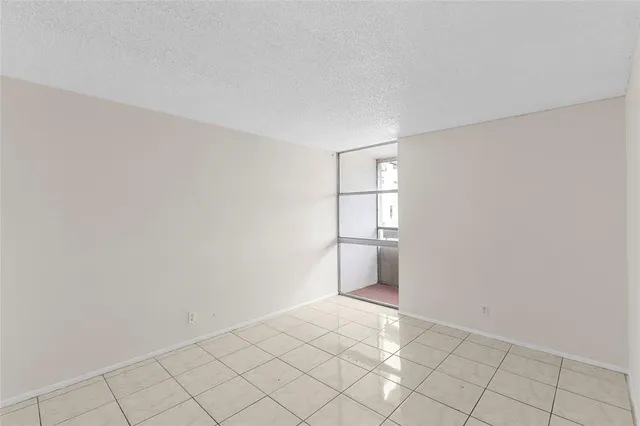 $1,395 | 2017 Northwest 46th Avenue, Unit 409A, Lauderhill, FL 33313
