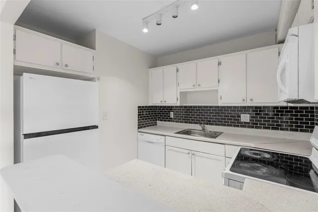 $1,395 | 2017 Northwest 46th Avenue, Unit 409A, Lauderhill, FL 33313