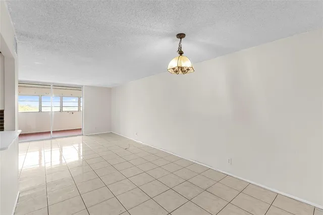 $1,395 | 2017 Northwest 46th Avenue, Unit 409A, Lauderhill, FL 33313