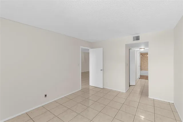 $1,395 | 2017 Northwest 46th Avenue, Unit 409A, Lauderhill, FL 33313