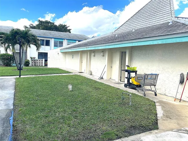 $1,395 | 2017 Northwest 46th Avenue, Unit 409A, Lauderhill, FL 33313