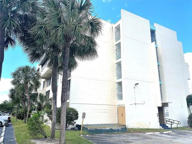 $1,395 | 2017 Northwest 46th Avenue, Unit 409A, Lauderhill, FL 33313