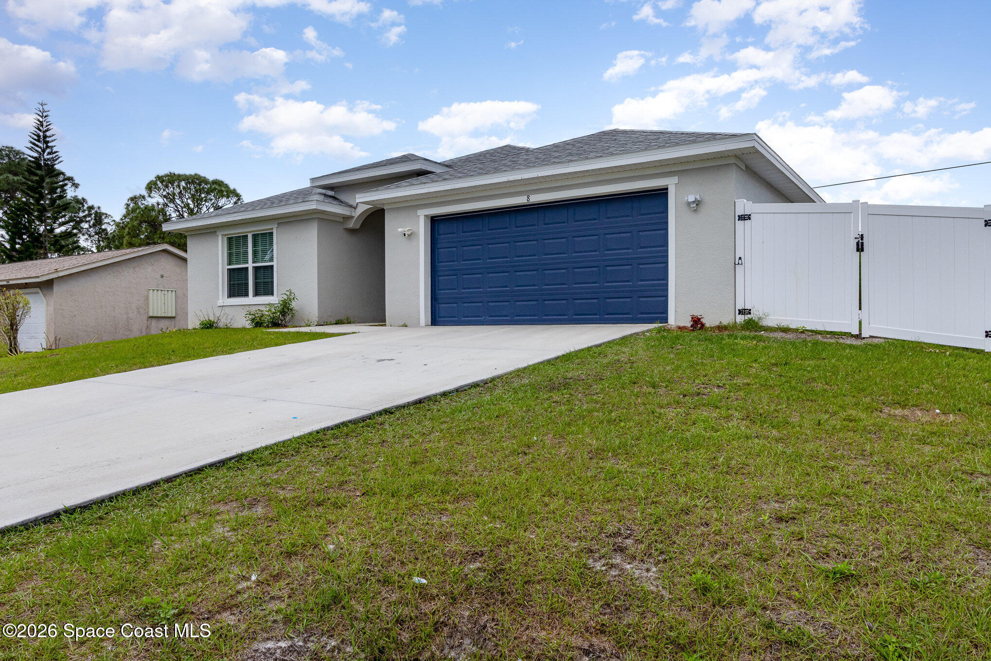 866 Carnival Road Southeast Palm Bay, FL 32909 - Photo 2 of 28 a backyard of a house